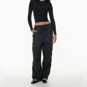 Aritzia TNA Cargo pants- black